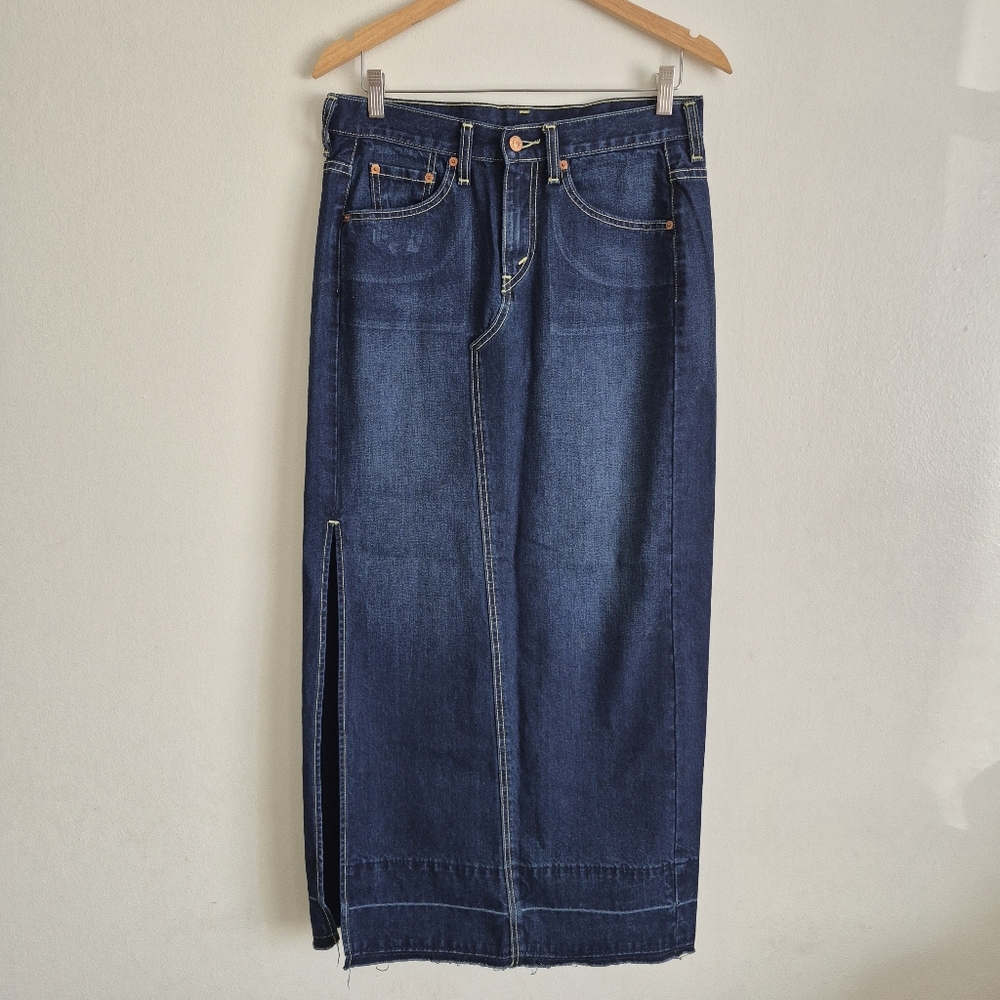 Levi’s Dark Wash Side Slit Denim Maxi Skirt 100% Cotton Like New Size 8
